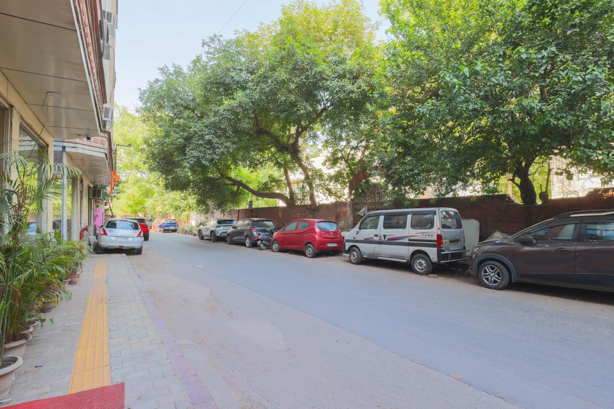 Hotel Blessings On Road Near New Delhi Railway Station Paharganj Exterior photo