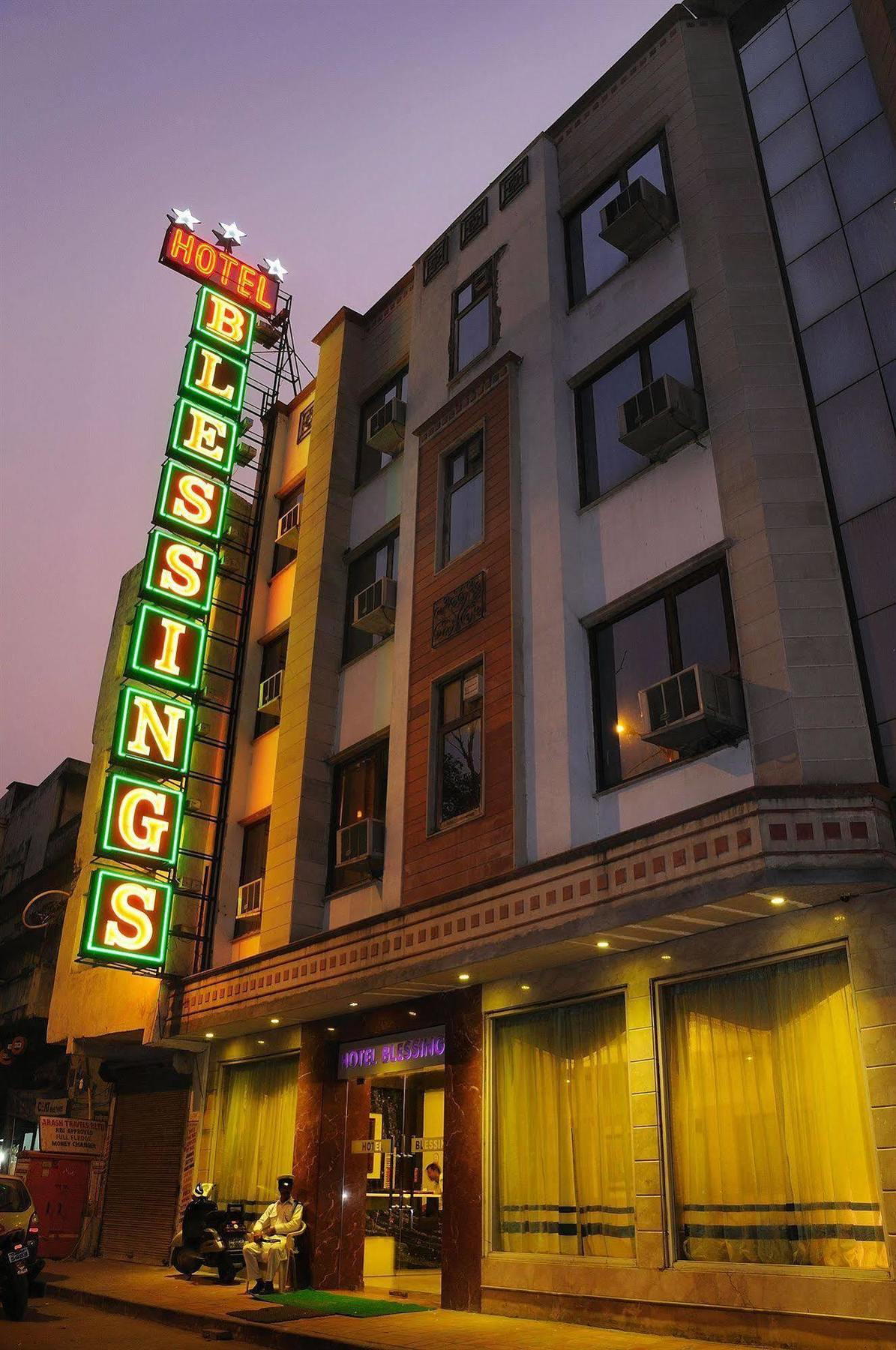 Hotel Blessings On Road Near New Delhi Railway Station Paharganj Exterior photo